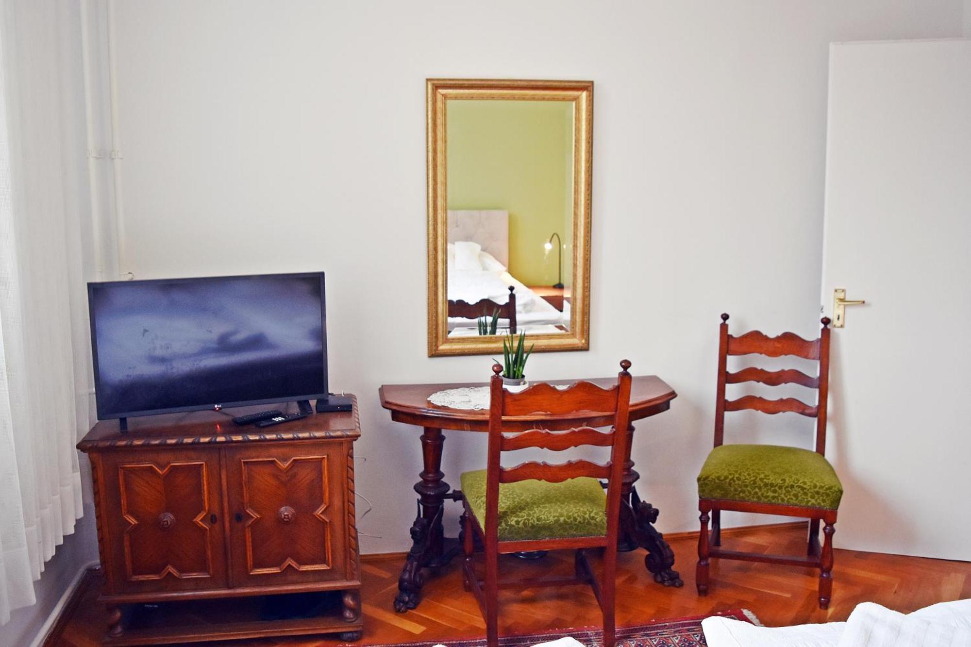 Belvarosi Classic Apartman 85 Square Meters Szombathely Exteriér fotografie