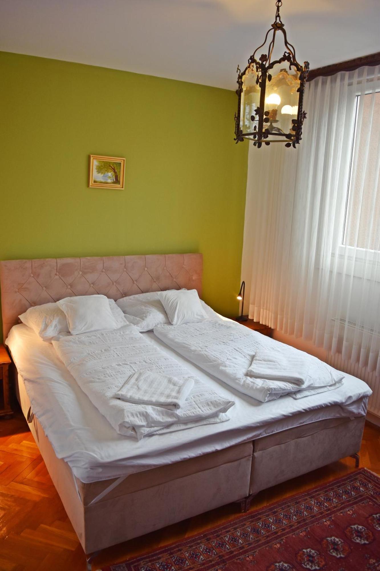 Belvarosi Classic Apartman 85 Square Meters Szombathely Exteriér fotografie